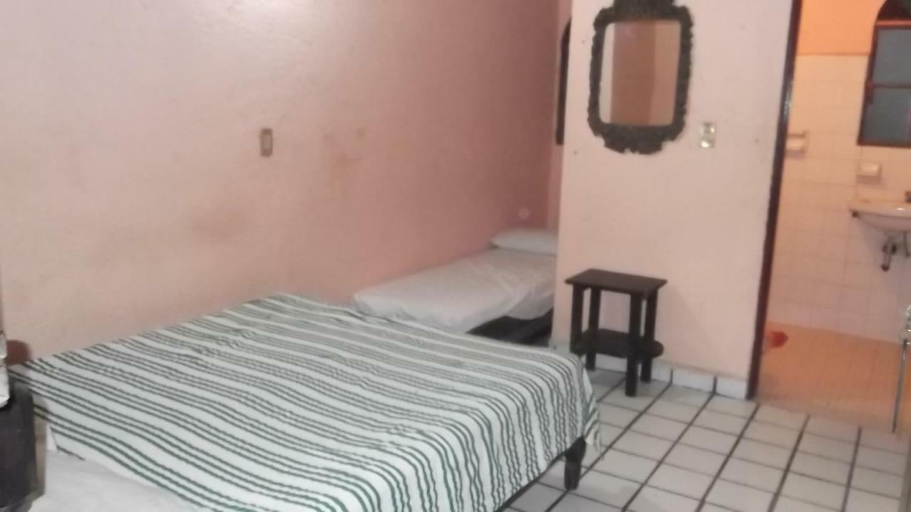 Posada Colonial Zihuatanejo Bagian luar foto